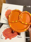 Bộ sưu tập PangPang gốm sứ gồm đĩa bánh quẩy size to 2 màu nâu hồng cốc PangPang thìa quẩy