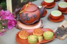 Bộ Ấm Chén Tử Sa Đắp Hoa Sen Tách Lót Đen Đỏ