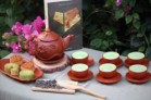 Bộ Ấm Chén Tử Sa Đắp Hoa Phù Dung Tách Lót Đỏ
