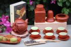 Bộ Ấm Chén Tử Sa Đắp Hoa Đào Tách Lót Đỏ Kèm Phụ Kiện