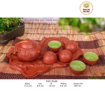 Bộ Ấm Chén Tử Sa Dáng Nhỡ Đắp Nổi Hoa Sen Kèm Khay Sen Cá Màu Đỏ 270ml
